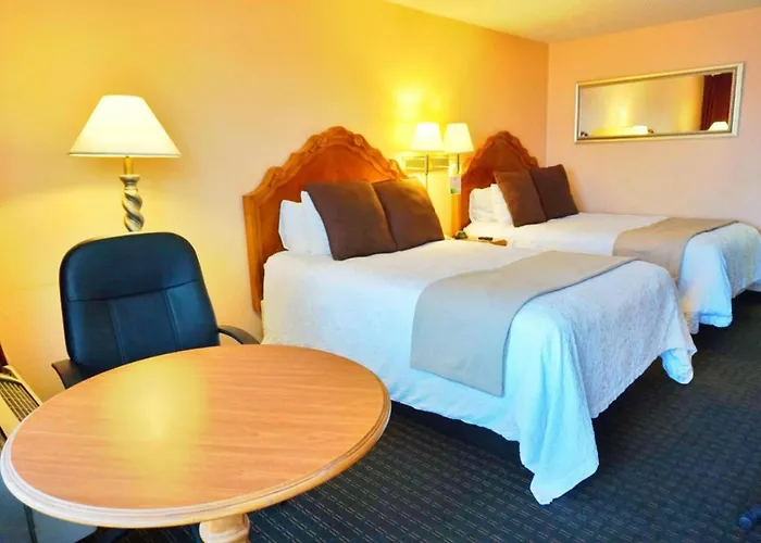 Castle Inn & Suites