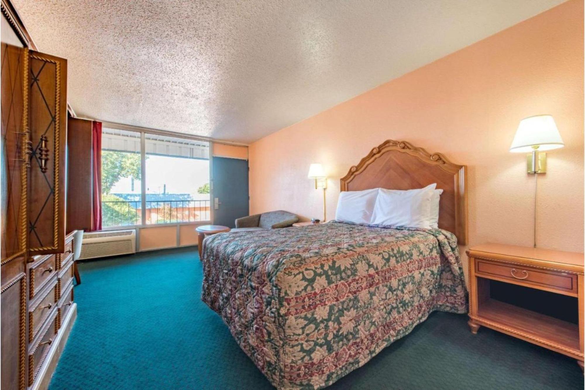 Motel Castle &