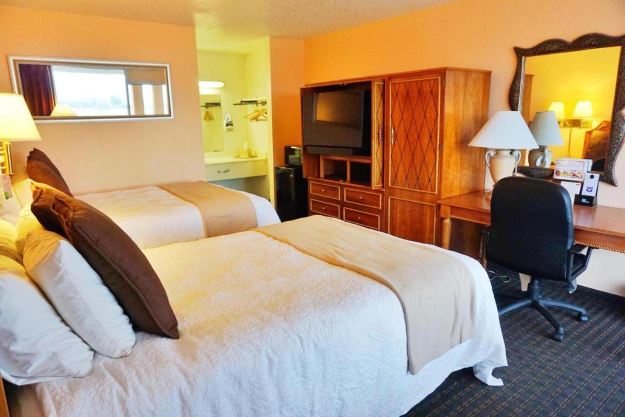 Castle & Motel 2*