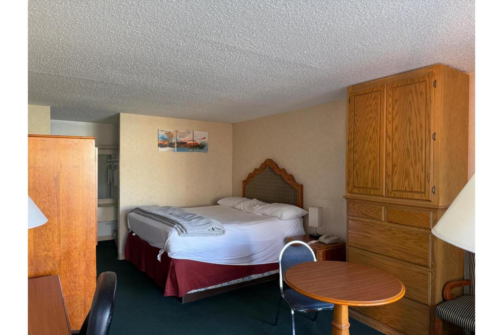 Motel Castle &