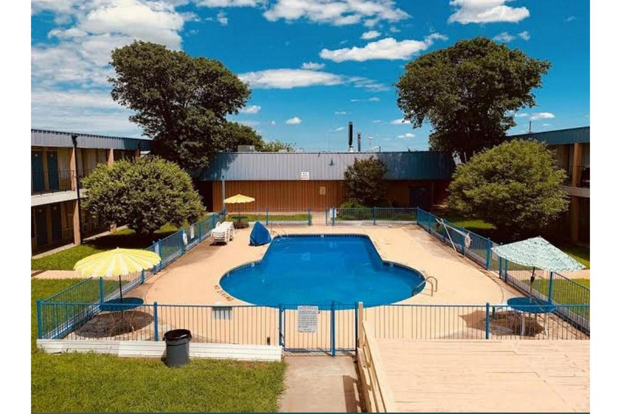 Castle & Motel