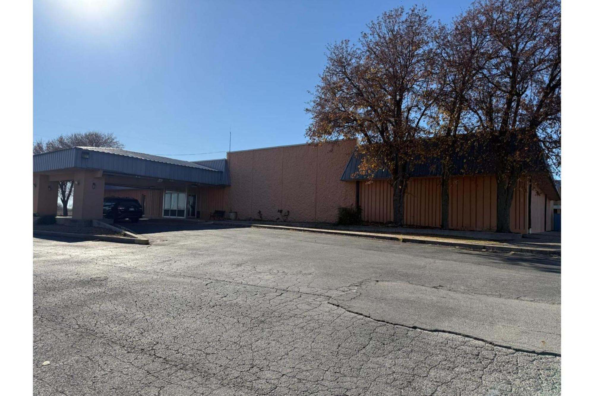 Castle & 2* Lawton